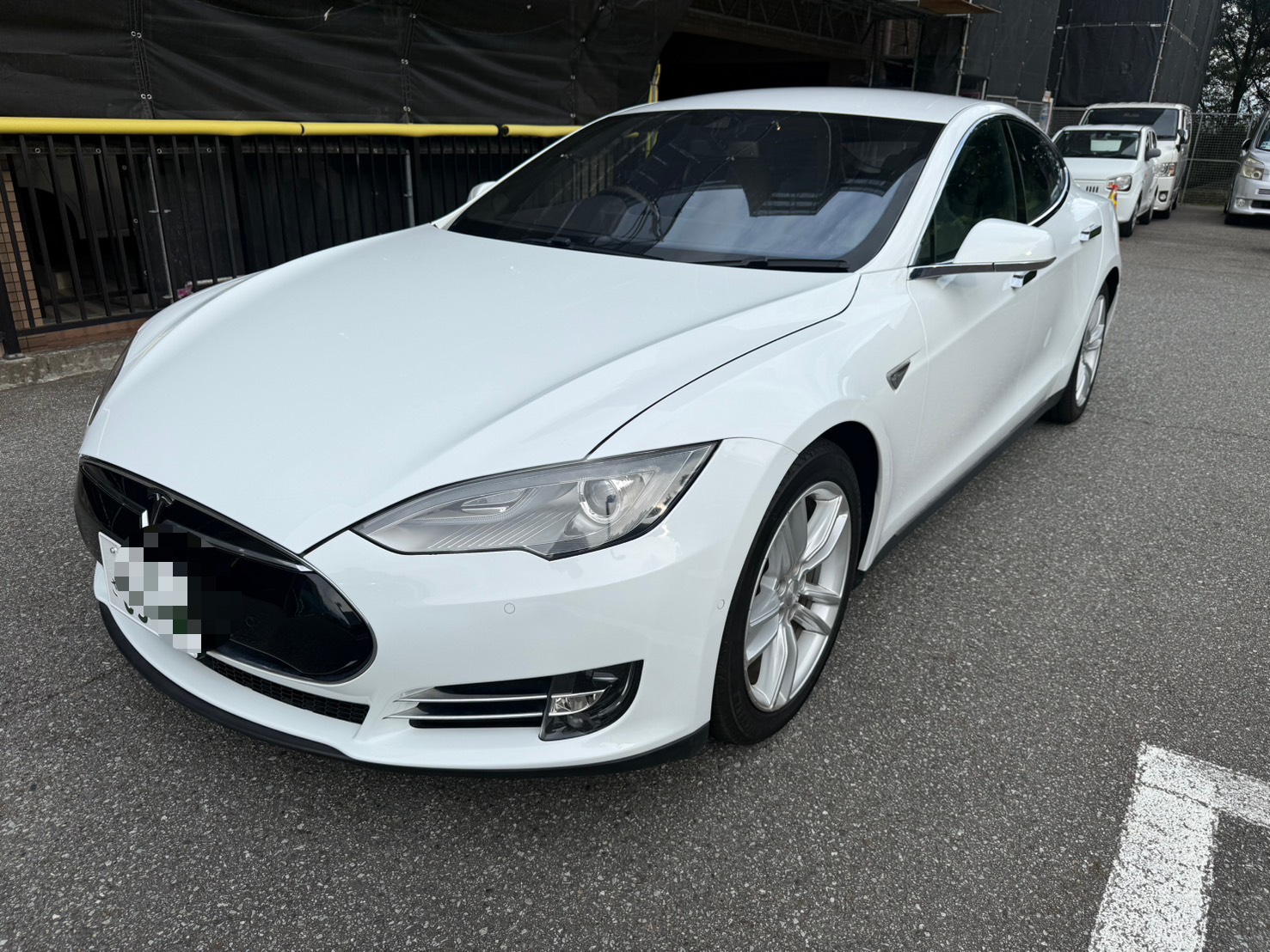 今回紹介する白いテスラ モデルS 90D